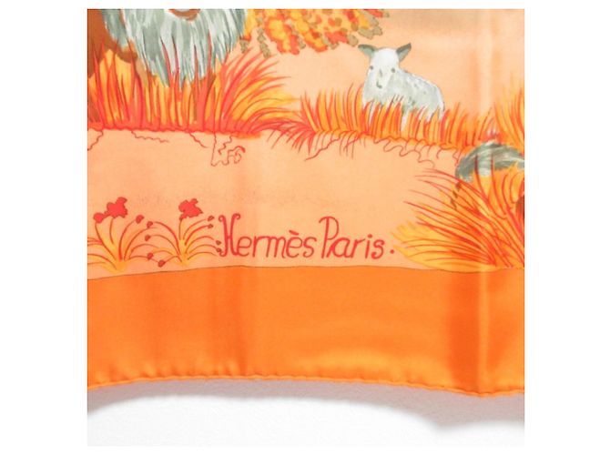 Hermès Sciarpa di seta Hermes Carre 90 Nuba Mountain Animal Print in Arancione - vista 8