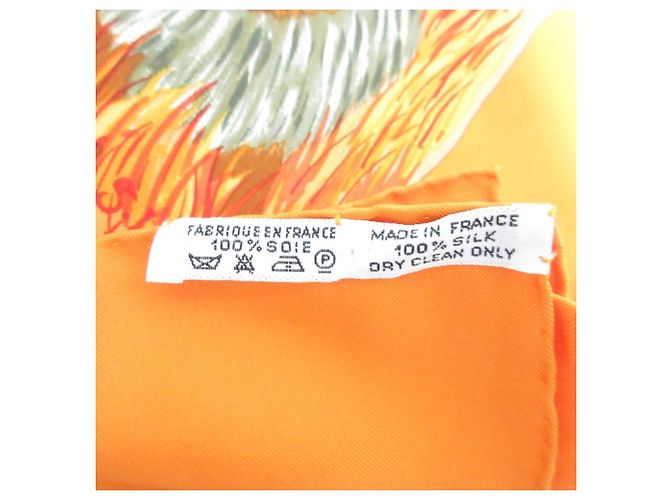 Hermès Sciarpa di seta Hermes Carre 90 Nuba Mountain Animal Print in Arancione - vista 9