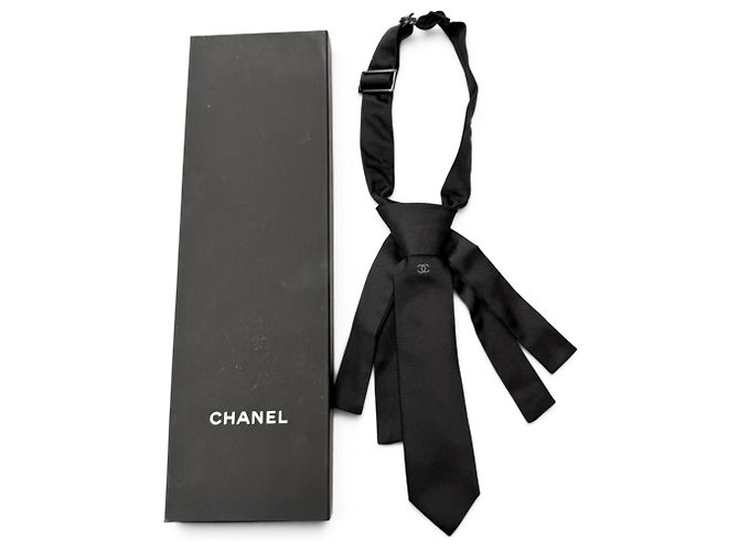 Choker in seta Chanel con design Coco Mark Nero - vista 2