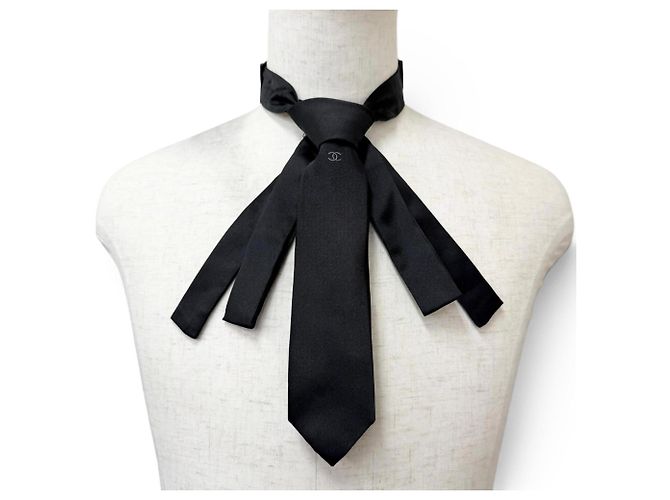 Choker in seta Chanel con design Coco Mark Nero - vista 3
