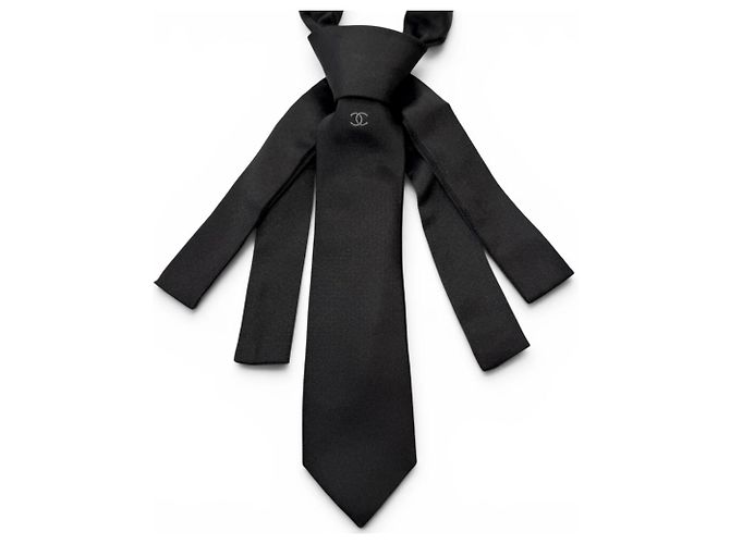 Choker in seta Chanel con design Coco Mark Nero - vista 4