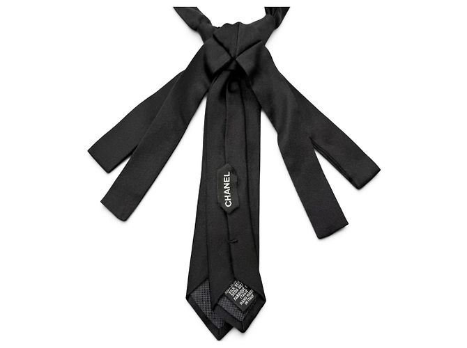 Choker in seta Chanel con design Coco Mark Nero - vista 5