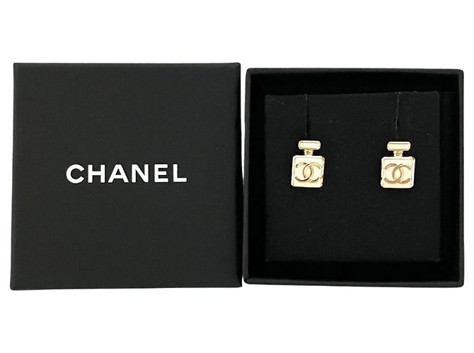 Orecchini a lobo motivo boccetta di profumo Chanel L25P Bianco D'oro - vista 5