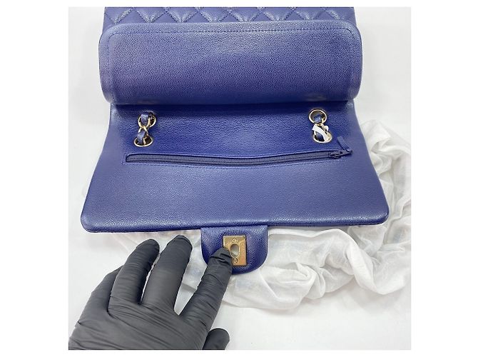 Borsa a tracolla Chanel Matelassé 25 Blu navy - vista 11