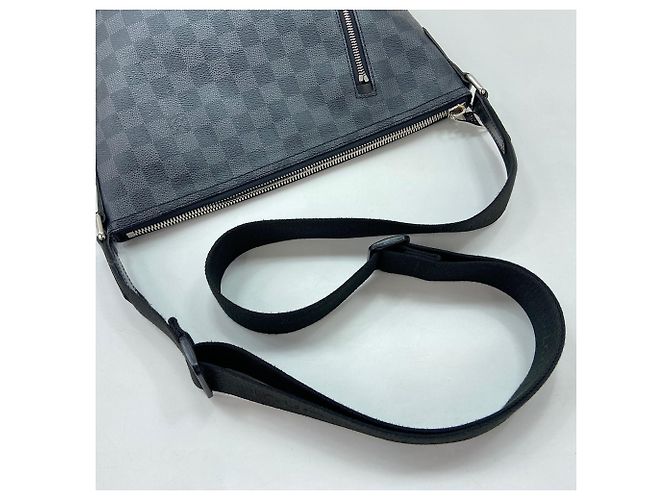 Borsa a Spalla Louis Vuitton Mick PM - Black Nero - vista 9