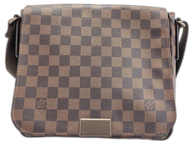 Borsa a tracolla Louis Vuitton District PM marrone - vista 2
