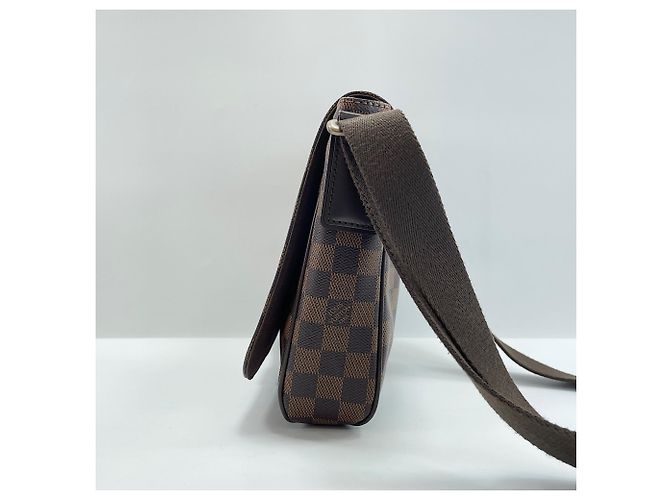 Borsa a tracolla Louis Vuitton District PM marrone - vista 5