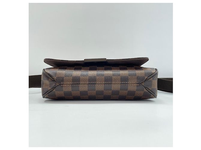 Borsa a tracolla Louis Vuitton District PM marrone - vista 7