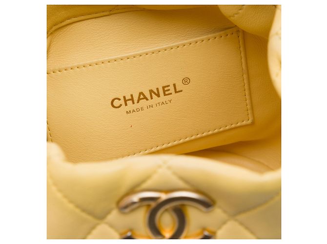 Borsa a secchiello Chanel Yellow CC in agnello trapuntato Giallo - vista 5