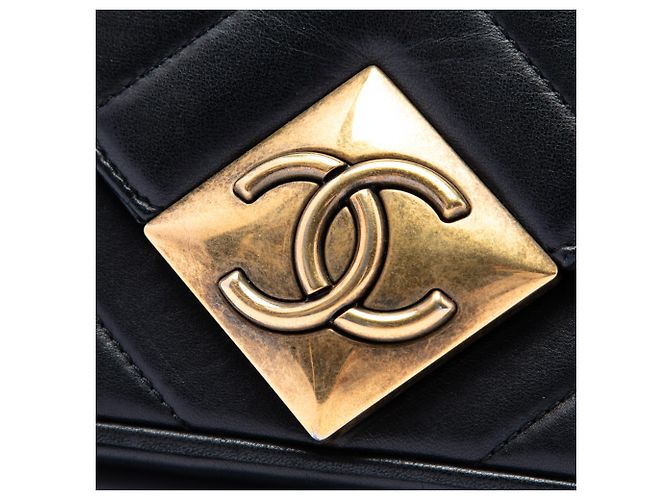 Chanel Black CC Quilted Lambskin Pyramid Flap Nero - vista 5