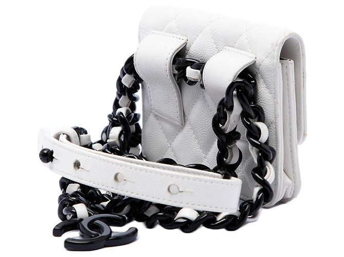 Chanel Gürteltasche My Everything aus gestepptem Caviar in Weiß - Ansicht 2