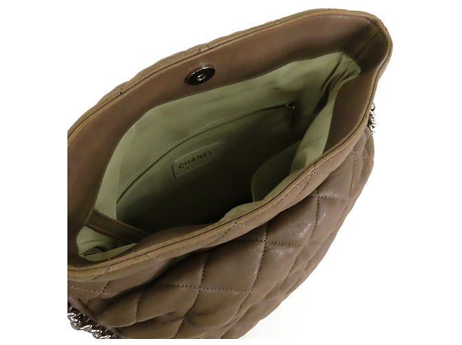 Borsa Chanel Brown Quilted Washed Lambskin Chain Around Hobo Marrone Taupe - vista 3
