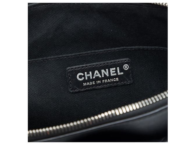Chanel Black CC Matelassê em Pele de Cordeiro Front Flap Crossbody Preto - vista 5