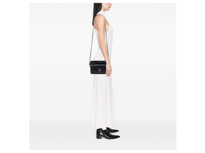Chanel Black CC Matelassê em Pele de Cordeiro Front Flap Crossbody Preto - vista 6