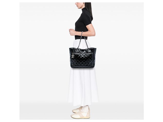 Chanel Black CC Quilted Patent Chic And Glitter Ligne Timeless Tote Nero - vista 5