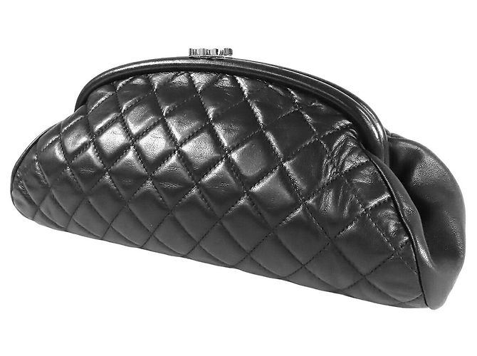 Clutch Timeless Kisslock in agnello trapuntato nero Chanel - vista 2