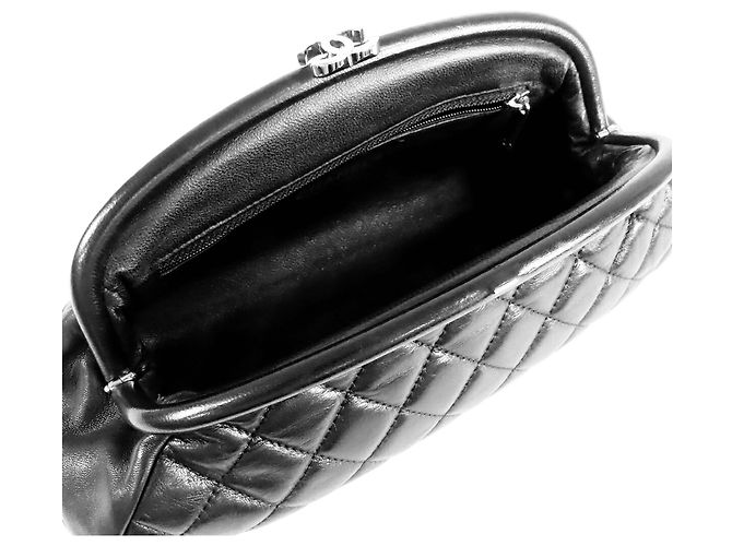 Clutch Timeless Kisslock in agnello trapuntato nero Chanel - vista 4