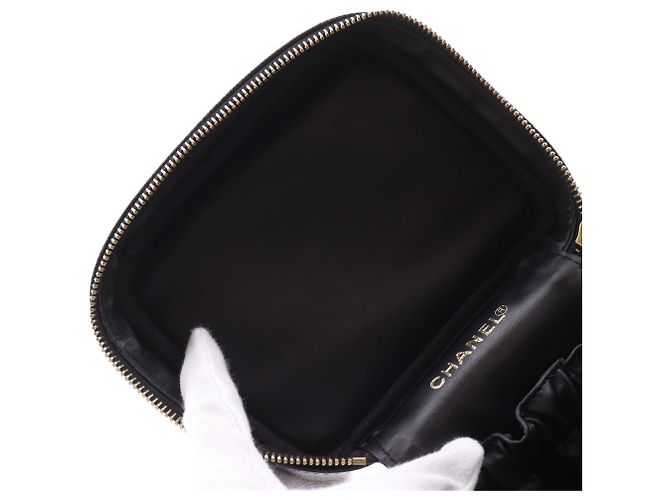 Vanity Beauty case Chanel Black CC Caviar Nero - vista 10