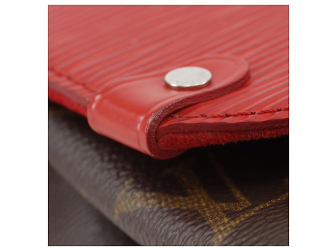 Louis Vuitton Marrone Monogram Epi Saint Michel - vista 16