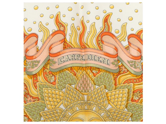 Sciarpa in seta Hermès Beige Carpe Diem 90 - vista 3