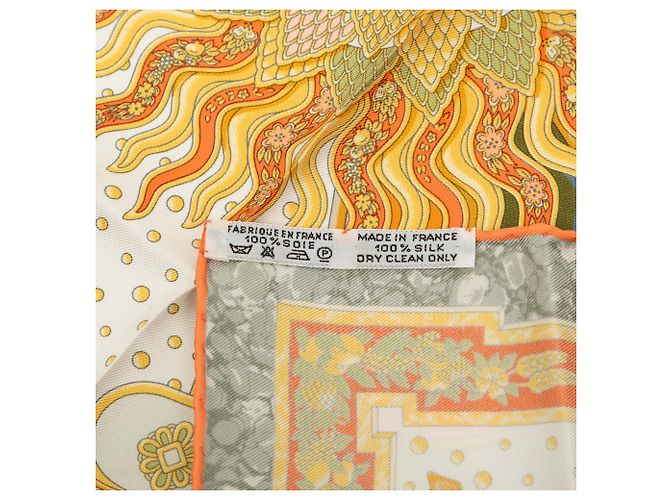 Sciarpa in seta Hermès Beige Carpe Diem 90 - vista 5