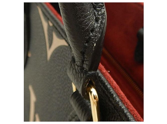 Louis Vuitton Black Bicolor Monogram Empreinte Giant Onthego PM Nero - vista 11
