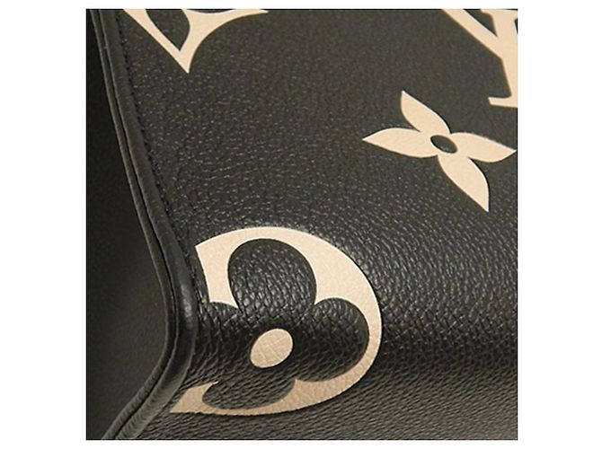 Louis Vuitton Black Bicolor Monogram Empreinte Giant Onthego PM Nero - vista 14