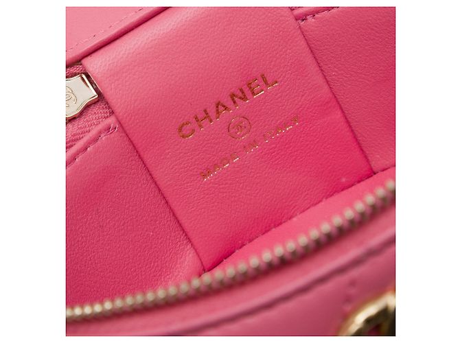 Vanity Necessaire Chanel Mini CC em lambskin matelassê rosa com alça de pérolas e corrente - vista 5