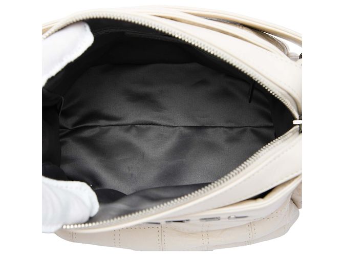 Borsa a tracolla a soffietto Chanel White Chocolate Bar Lambskin LAX Bianco Crudo - vista 4