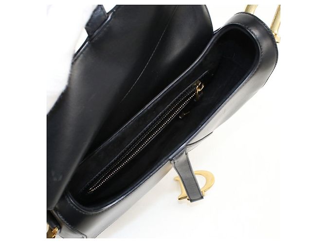 Christian Dior Schultertasche aus schwarzem Kalbsleder - Ansicht 3