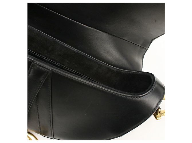 Christian Dior Schultertasche aus schwarzem Kalbsleder - Ansicht 4