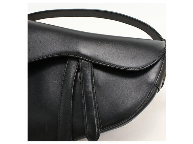 Christian Dior Schultertasche aus schwarzem Kalbsleder - Ansicht 6