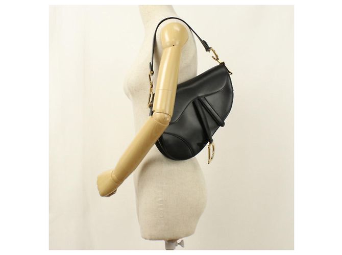 Christian Dior Schultertasche aus schwarzem Kalbsleder - Ansicht 8