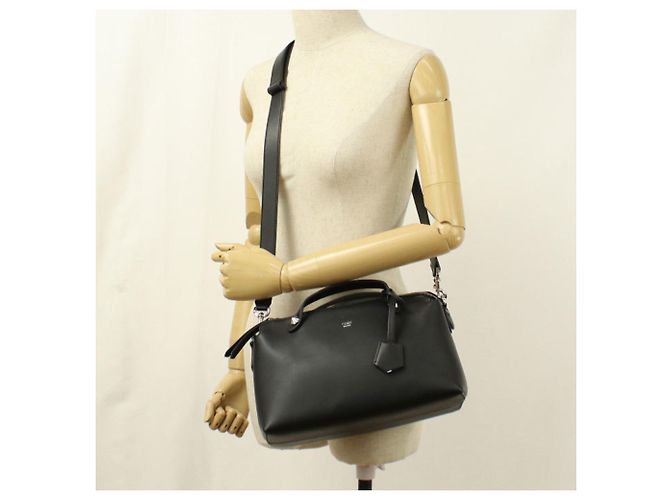 Borsa a mano Fendi in pelle di vitello nera Nero - vista 8