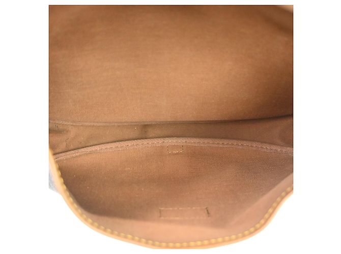 Louis Vuitton Saumur Monogram 30 Castaño - vista 3