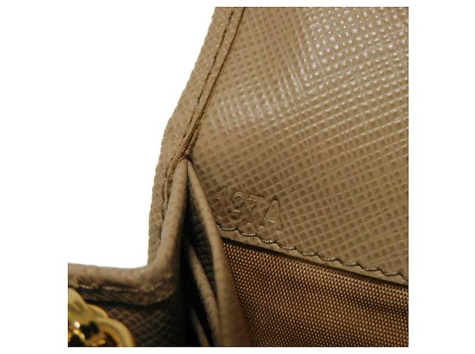 Prada Saffiano Lux Long Wallet in Beige - Ansicht 8