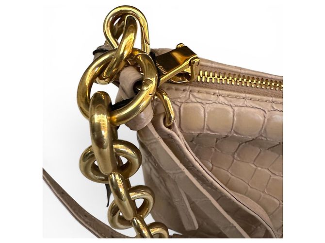 Bolsa Miu Miu em pele de vitelo com estampa de crocodilo e corrente dourada - vista 10