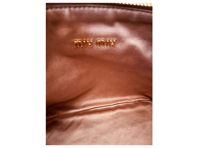 Bolsa Miu Miu em pele de vitelo com estampa de crocodilo e corrente dourada - vista 16
