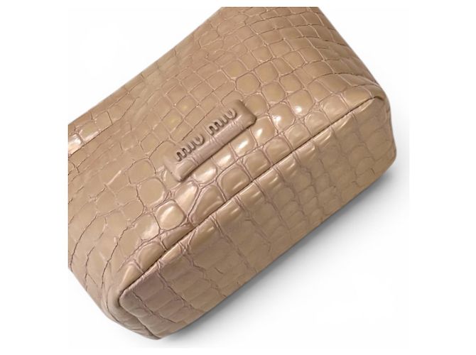 Bolsa Miu Miu em pele de vitelo com estampa de crocodilo e corrente dourada - vista 4