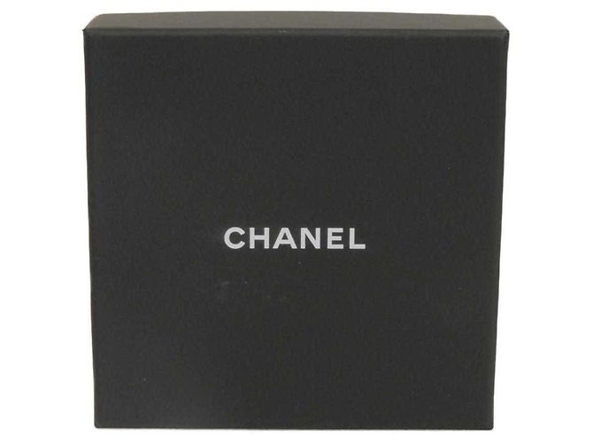 Pulsera Charm Chanel Negro Dorado Crudo - vista 8