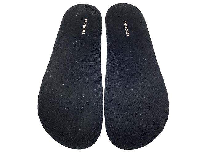 Stivali con platform Balenciaga + Crocs™ in finta pelliccia nera e gomma - vista 9
