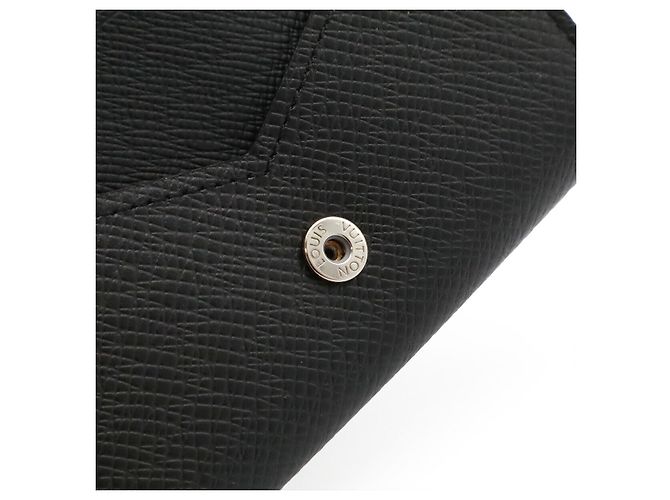 Tarjetero Louis Vuitton Taiga Negro - vista 4