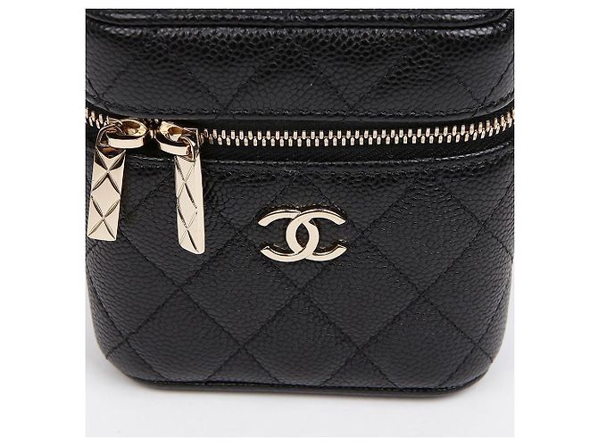 Chanel Mini borsa vanity Handle con catena in caviar nero e finiture dorate - vista 3