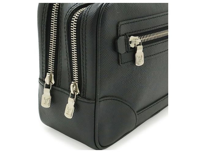 Clutch Louis Vuitton Taiga Nero - vista 4