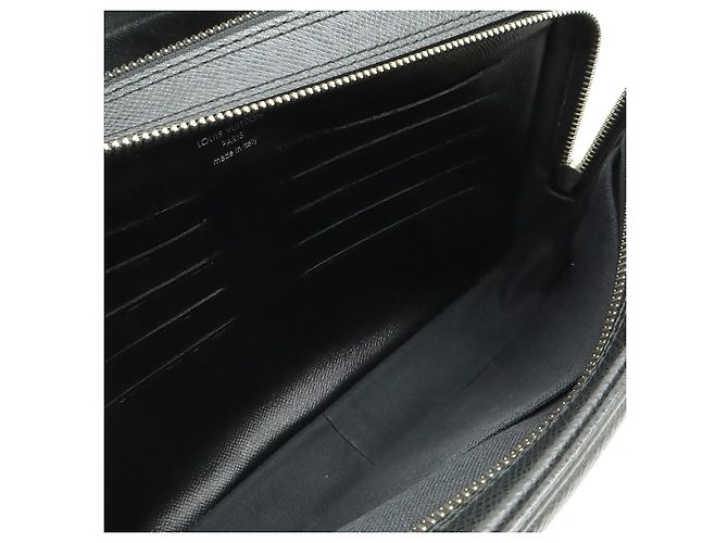 Clutch Louis Vuitton Taiga Nero - vista 6