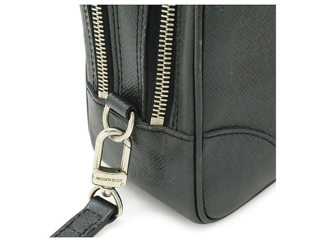 Clutch Louis Vuitton Taiga Nero - vista 7
