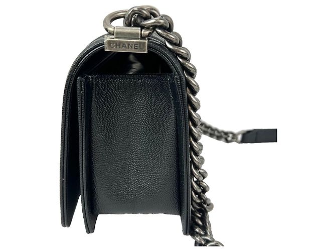 Borsa a tracolla Chanel Boy Flap Medium in Caviar trapuntato nero - vista 10