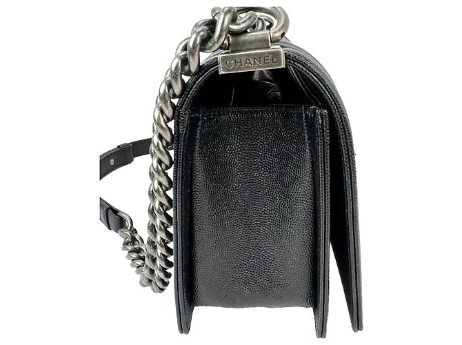 Borsa a tracolla Chanel Boy Flap Medium in Caviar trapuntato nero - vista 9