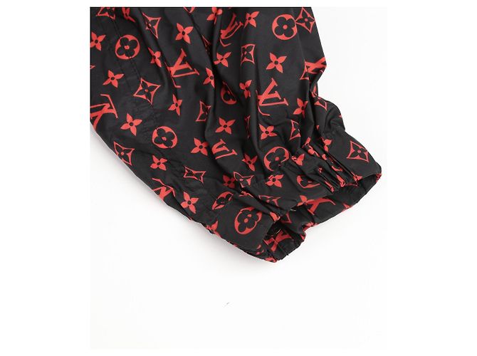 Louis Vuitton Giacca con cappuccio in nylon con monogramma rosso - vista 10