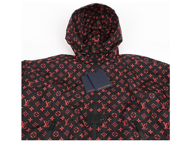 Louis Vuitton Giacca con cappuccio in nylon con monogramma rosso - vista 3